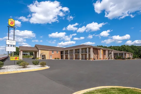 Photo 1 - Super 8 by Wyndham Covington