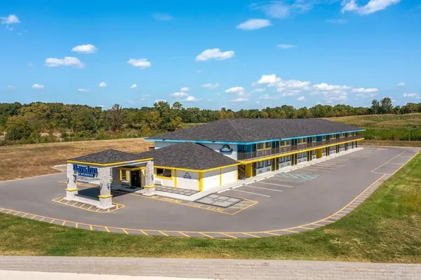 Photo 1 - Days Inn by Wyndham Cloverdale Greencastle