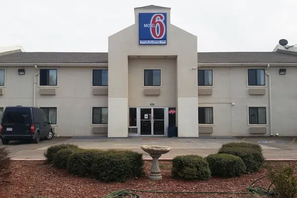 Photo 1 - Motel 6 Elk City, OK