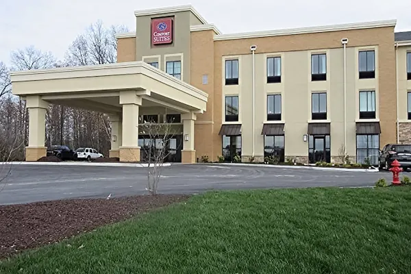 Photo 1 - Comfort Suites Youngstown North