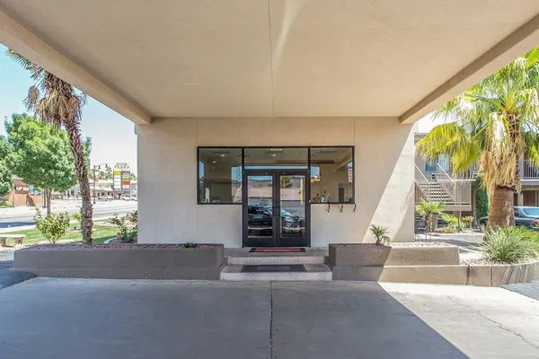 Photo 1 - Econo Lodge St George North - Near Pioneer Park