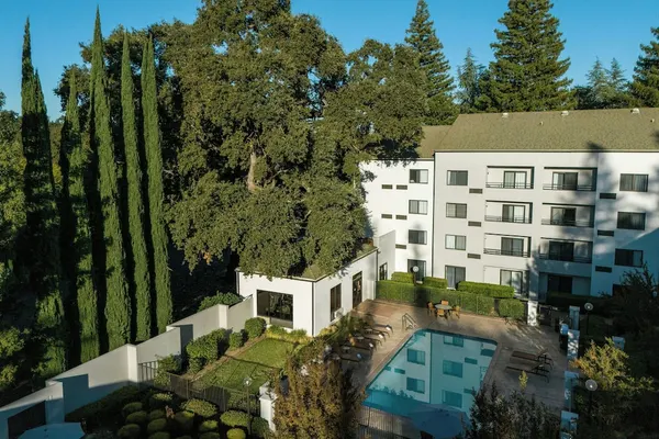 Photo 1 - Courtyard by Marriott Sacramento Airport Natomas