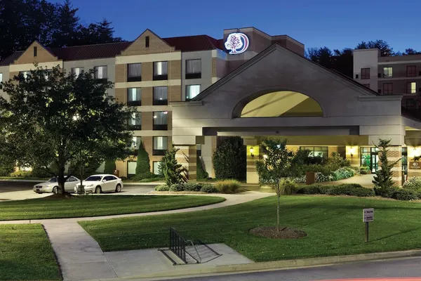 Photo 1 - DoubleTree by Hilton Asheville - Biltmore