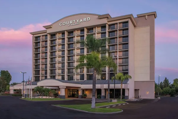 Photo 1 - Courtyard by Marriott Los Angeles Pasadena/Monrovia