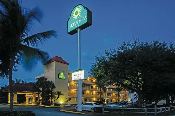 Photo 1 - La Quinta Inn by Wyndham West Palm Beach - Florida Turnpike