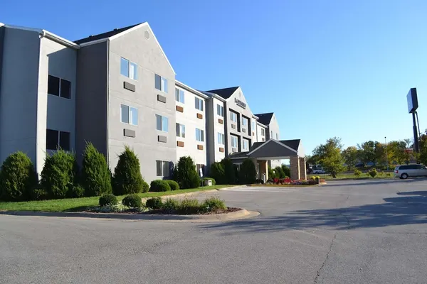 Photo 1 - Country Inn & Suites by Radisson, Fairview Heights, IL