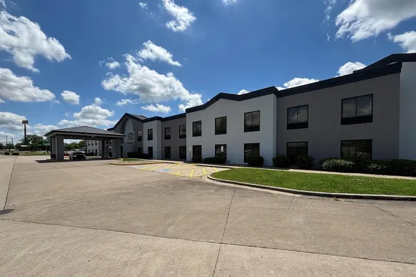Photo 1 - Baymont by Wyndham Marion