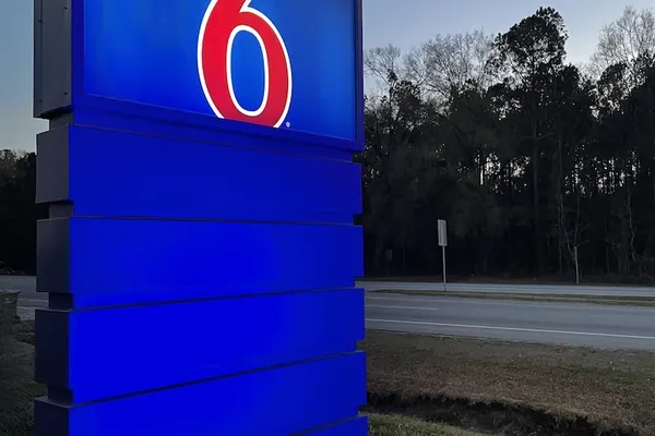 Photo 1 - Motel 6 Pooler, GA - Savannah Airport