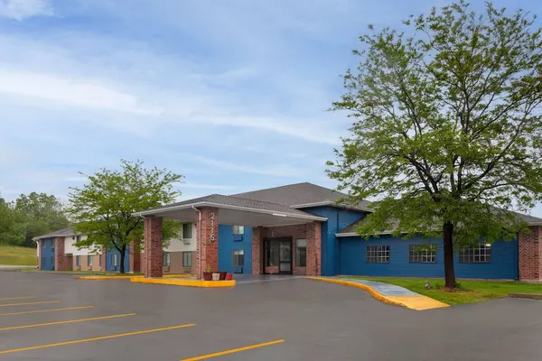 Photo 1 - AmericInn by Wyndham Reedsburg