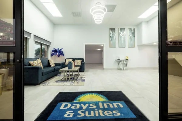 Photo 1 - Days Inn & Suites by Wyndham Bossier City/Casino Area