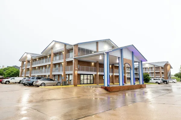 Photo 1 - Days Inn & Suites by Wyndham Bossier City/Casino Area