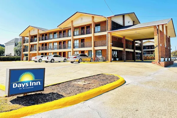 Photo 1 - Days Inn & Suites by Wyndham Bossier City