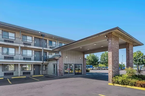 Photo 1 - Econo Lodge Portland Airport