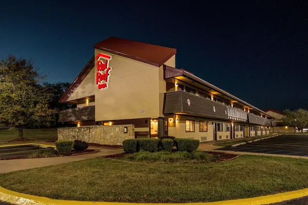 Photo 1 - Red Roof Inn Columbia, MO