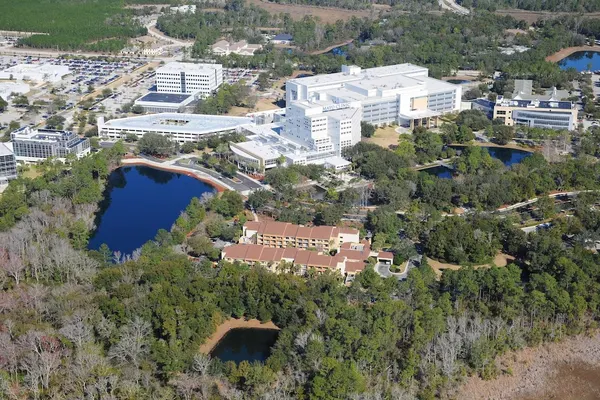 Photo 1 - Courtyard by Marriott Jacksonville at Mayo Clinic Campus/Beaches