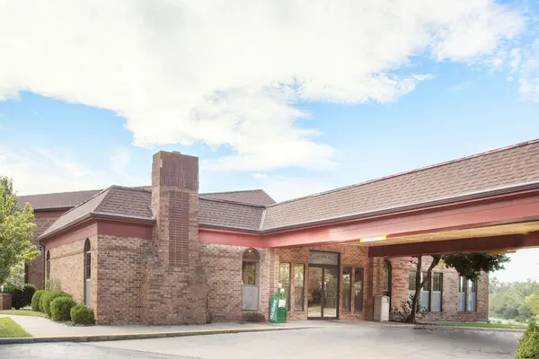 Photo 1 - Super 8 by Wyndham Atchison