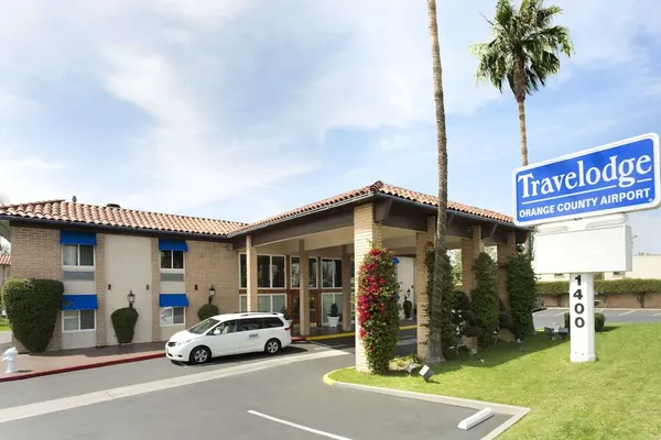 Photo 1 - Travelodge by Wyndham Orange County Airport/ Costa Mesa