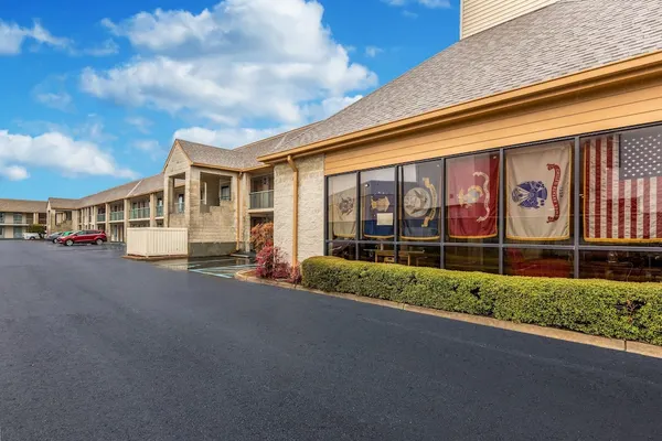 Photo 1 - Econo Lodge Naval Station Norfolk