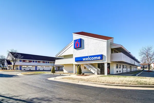 Photo 1 - Motel 6 Springfield, MO - North