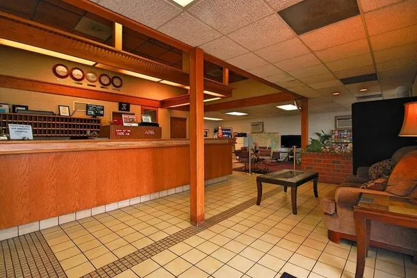 Photo 1 - Costa Mesa Inn