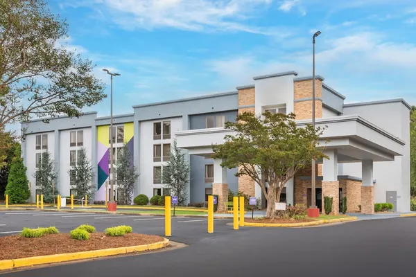 Photo 1 - Spark by Hilton Atlanta Airport South College Park