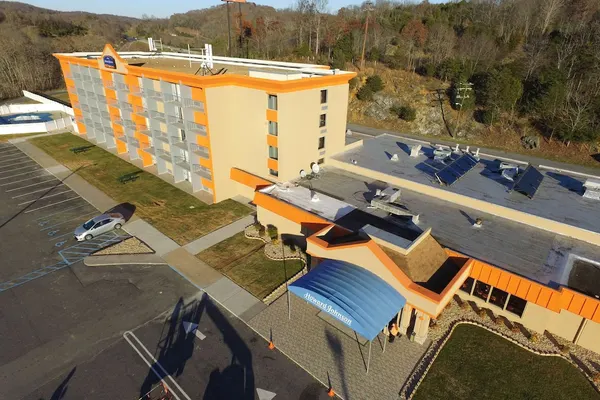 Photo 1 - Howard Johnson by Wyndham Lexington