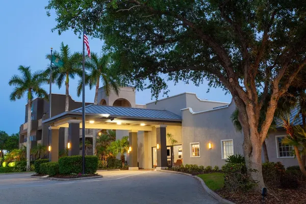 Photo 1 - La Quinta Inn & Suites by Wyndham Ft. Myers-Sanibel Gateway