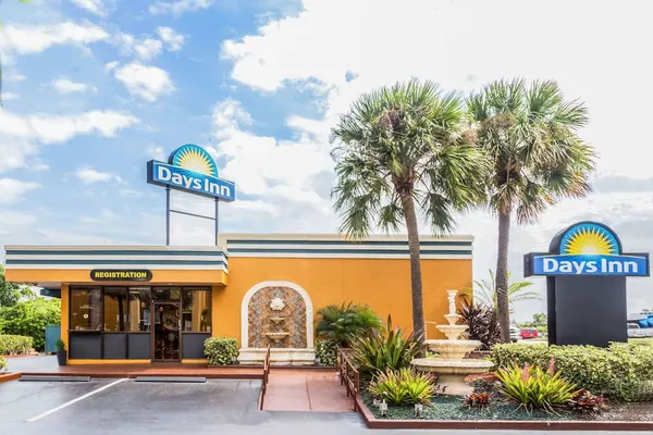 Photo 1 - Days Inn by Wyndham Fort Lauderdale-Oakland Park Airport N