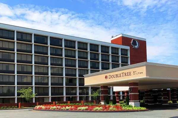 Photo 1 - DoubleTree by Hilton Hotel Charlottesville