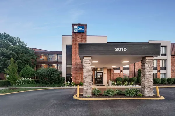 Photo 1 - Best Western Chicago - Downers Grove