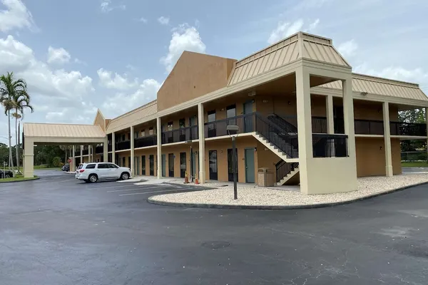 Photo 1 - SureStay Hotel by Best Western Fort Pierce