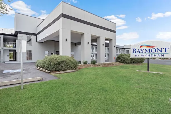 Photo 1 - Baymont by Wyndham Beaumont