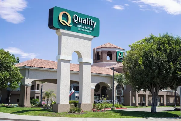 Photo 1 - Quality Inn & Suites Camarillo - Oxnard