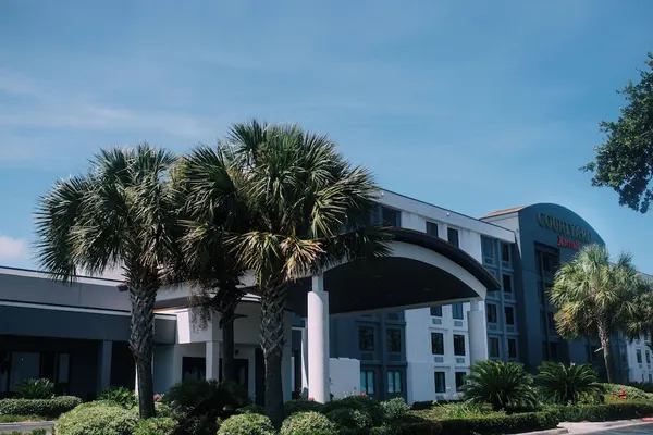 Photo 1 - Courtyard by Marriott Gulfport Beachfront