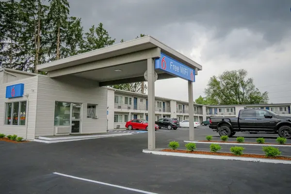 Photo 1 - Motel 6 Tigard, OR - Portland Southwest