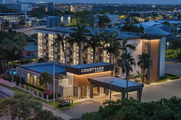 Photo 1 - Courtyard Fort Lauderdale East/Lauderdale-by-the-Sea