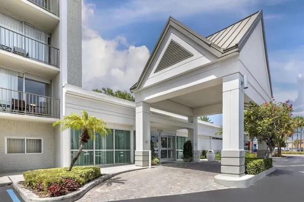 Photo 1 - Best Western Plus North Miami/Bal Harbour