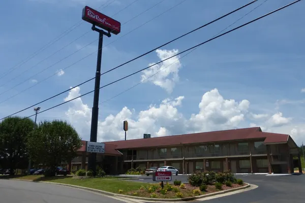 Photo 1 - Red Roof Inn & Suites Cleveland, TN