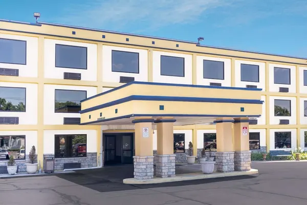 Photo 1 - Days Inn by Wyndham Columbus Airport