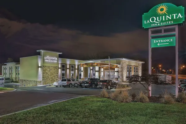 Photo 1 - La Quinta Inn & Suites by Wyndham Chattanooga - East Ridge