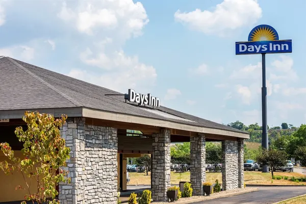 Photo 1 - Days Inn by Wyndham Pittsburgh-Harmarville