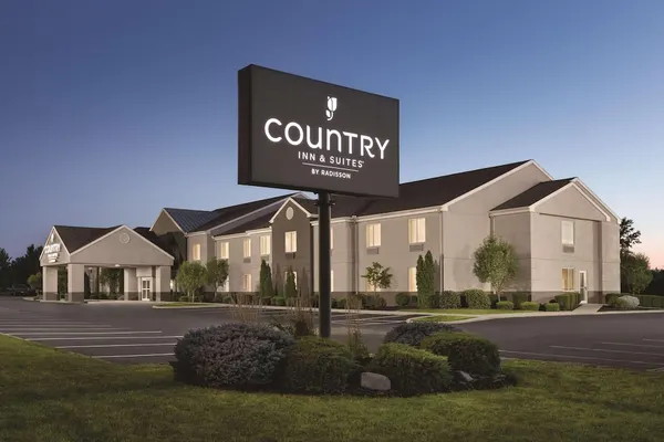 Photo 1 - Country Inn & Suites by Radisson, Port Clinton, OH