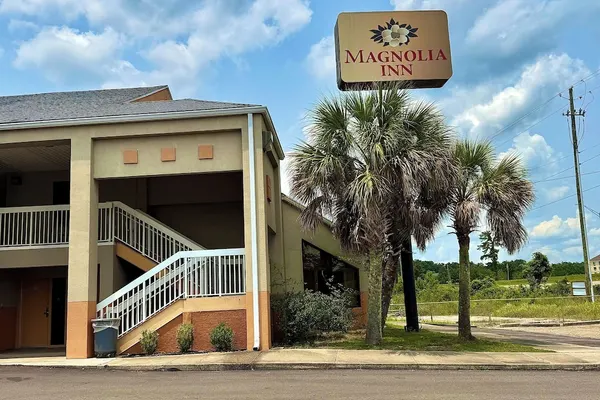 Photo 1 - Magnolia Inn Townhouse Hattiesburg MS I-59