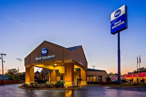 Photo 1 - Best Western Airport Inn