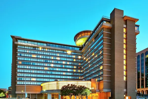 Photo 1 - DoubleTree by Hilton Washington DC - Crystal City