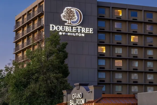 Photo 1 - DoubleTree by Hilton Hotel Denver