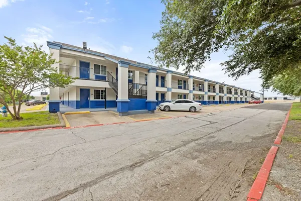 Photo 1 - Days Inn by Wyndham McKinney