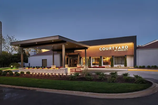 Photo 1 - Courtyard by Marriott Chicago Oakbrook Terrace