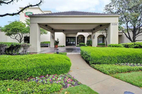 Photo 1 - Courtyard by Marriott Dallas Medical/Market Center