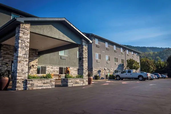 Photo 1 - La Quinta Inn & Suites by Wyndham Grants Pass